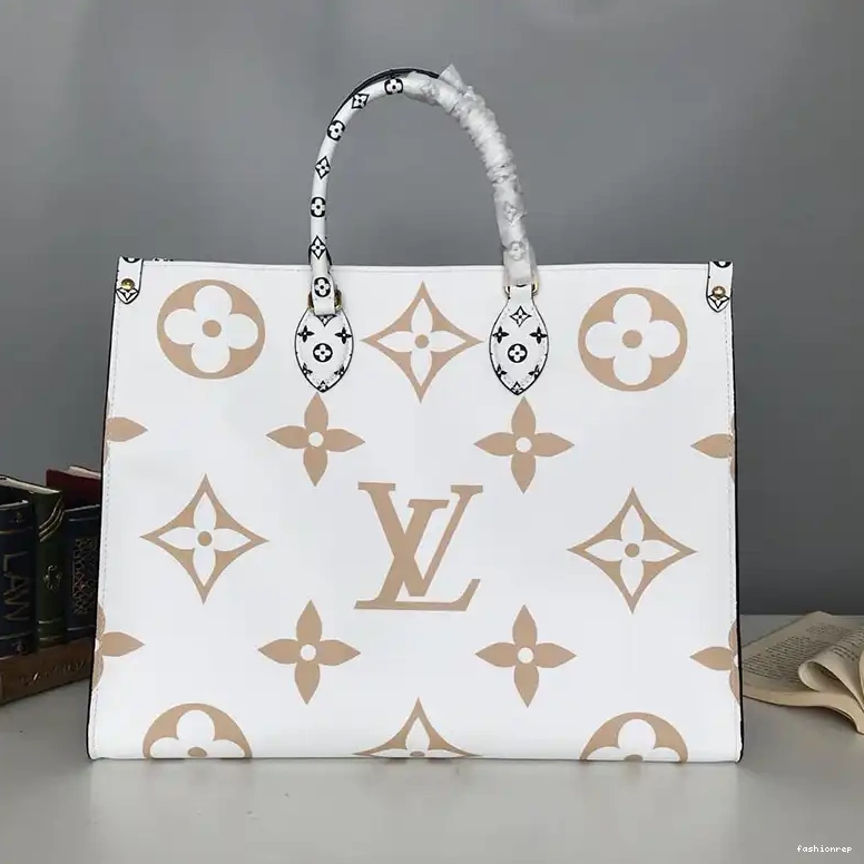 Fashionrep Bags 19T1L0701 LV 0712